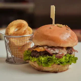 Burger vegetarian + cartofi