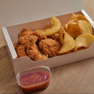 Aripioare picante + cartofi spirala