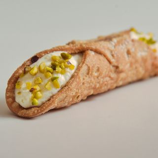 Cannoli cu ricotta si fistic