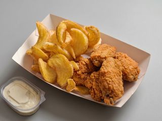 Aripioare nepicante + cartofi spirala