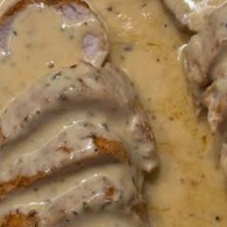 Mușchiuleț de porc în sos de ciuperci și piure