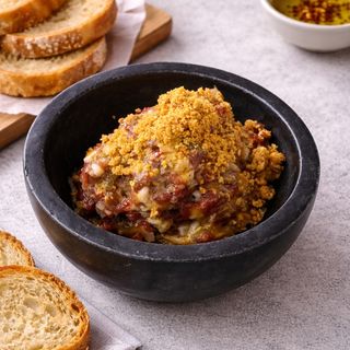 Tartar de vita cu slanina de porc