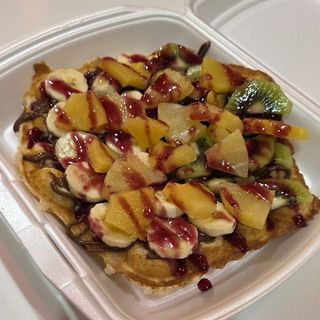 Bubbles waffles IceCream cu Nutella, banane, ananas, kiwi, inghetata