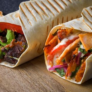 Sandwich cu kebab de pui