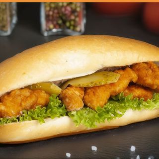 Sandwich cu pui CRISPY