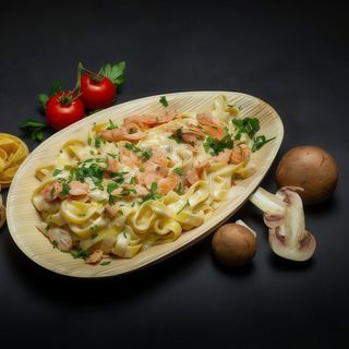 Tagliatele cu Somon in Sos Alb 495 Gr.