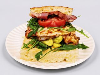 Foccacia cu Piept de Pui Grill 500 Gr. 