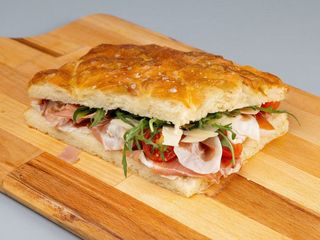 Focaccia Crudo
