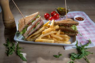 Club sandwich cu pui
