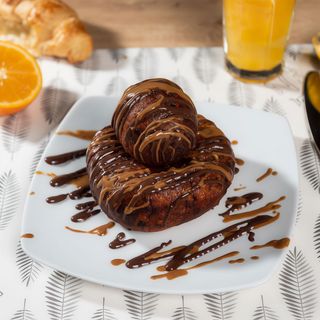 Papanasi cu caramel si ciocolata