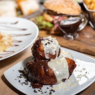 Papanasi cu Nutella si sos de vanilie