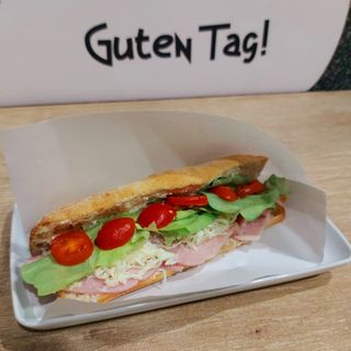 Demi bagheta șunca și cașcaval