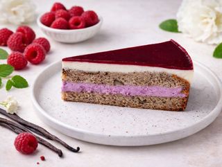 Tort cu gust de vanilie și zmeură