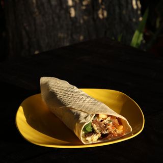 Shaworma de pui medie la lipie