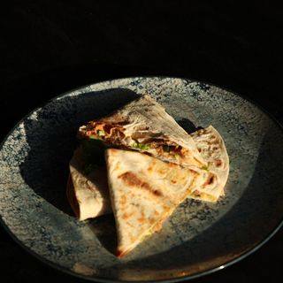Quesadilla beef shaworma