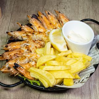 Creveți la gratar cu cartofi