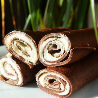 Clătite negre cu cremă de mascarpone