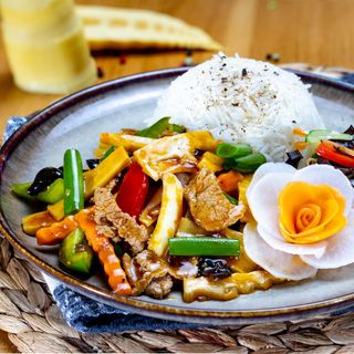 Cơm Thịt bò xào măng