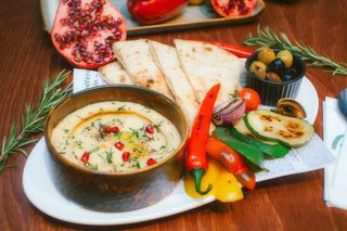 Hummus de casa cu foccacia