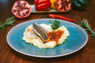 Dorada cu sos aromat si piure de cartofi