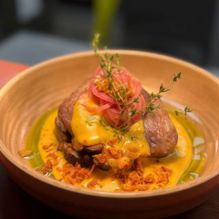 LIMBA DE VITEL CU SOS DE GALBENUS SI SOS DE SOYA