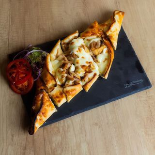 Pide cu pui si mozzarella