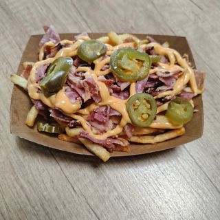  CARTOFI CU BACON, SOS CHEDDAR ȘI JALAPENO 250gr 