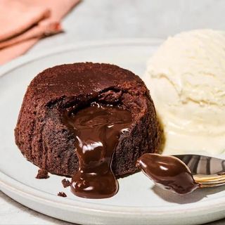 Lava Cake cu inghetata de vanilie