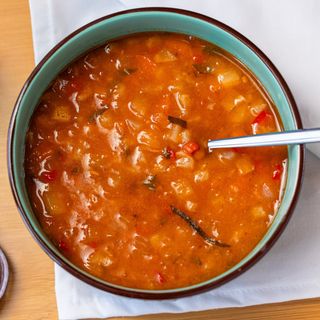 Ciorbă de fasole boabe cu ciolan afumat