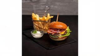 Meniu Cheeseburger (Burger + Cartofi)