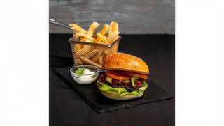 Meniu Spicy Burger (Burger vită + cartofi)