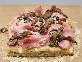 Pizza prosciutto cotto, mozzarella, mix ciuperci, parmezan  - portie