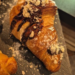 Croissant cu ciocolată