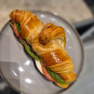 Croissant Caprese