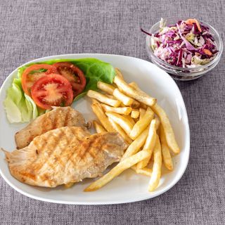 MENIUL ZILEI 2 : CIORBA PERISOARE + TOCHITURA PORC + 2 CHIFLE PIINE