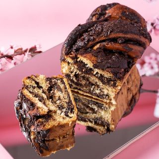 Babka cu ciocolată și alune caramelizate