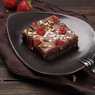 Brownie cu căpșune și fistic