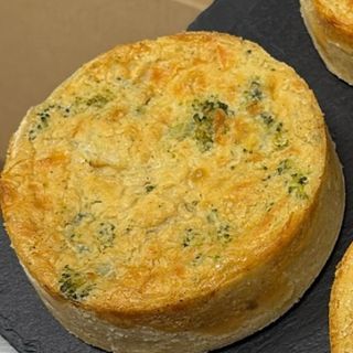 Tartă cu somon și broccoli