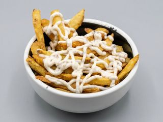 Cartofi prajiti cu aioli cu trufe negre