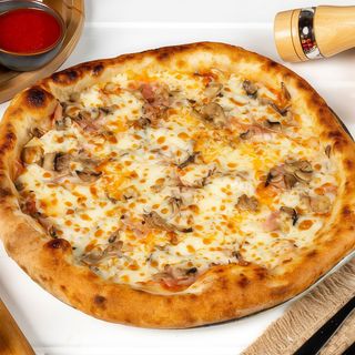 Pizza Prosciutto Funghi