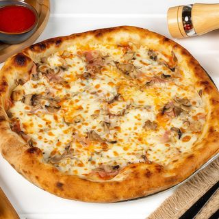 Pizza Prosciutto Funghi