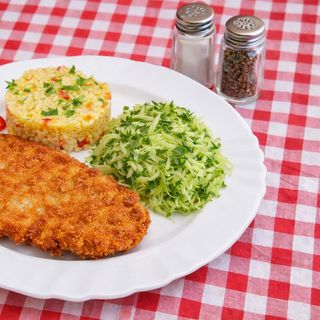 Snitel de porc cu orez si salata de varza