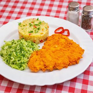 Snitel de pui cu orez si salata de varza