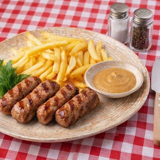 Mititei cu mustar si cartofi prajiti