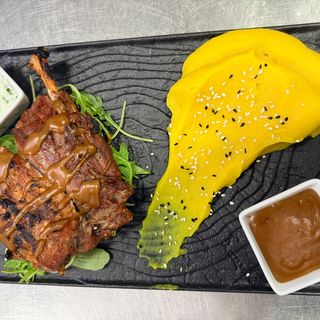 Aripioare de porc* si piure cu pasta de trufe albe