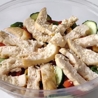 Salată de legume cu piept de pui