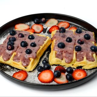 Goffre cu mascarpone și dulceață de fructe de pădure