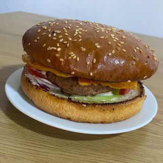 Burger cu carne de vită-porc