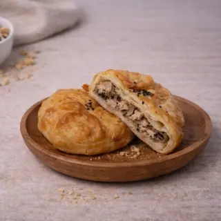 Plăcintă cu pui și ciuperci, 150 g