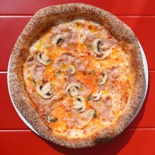 Pizza Prosciutto e Funghi